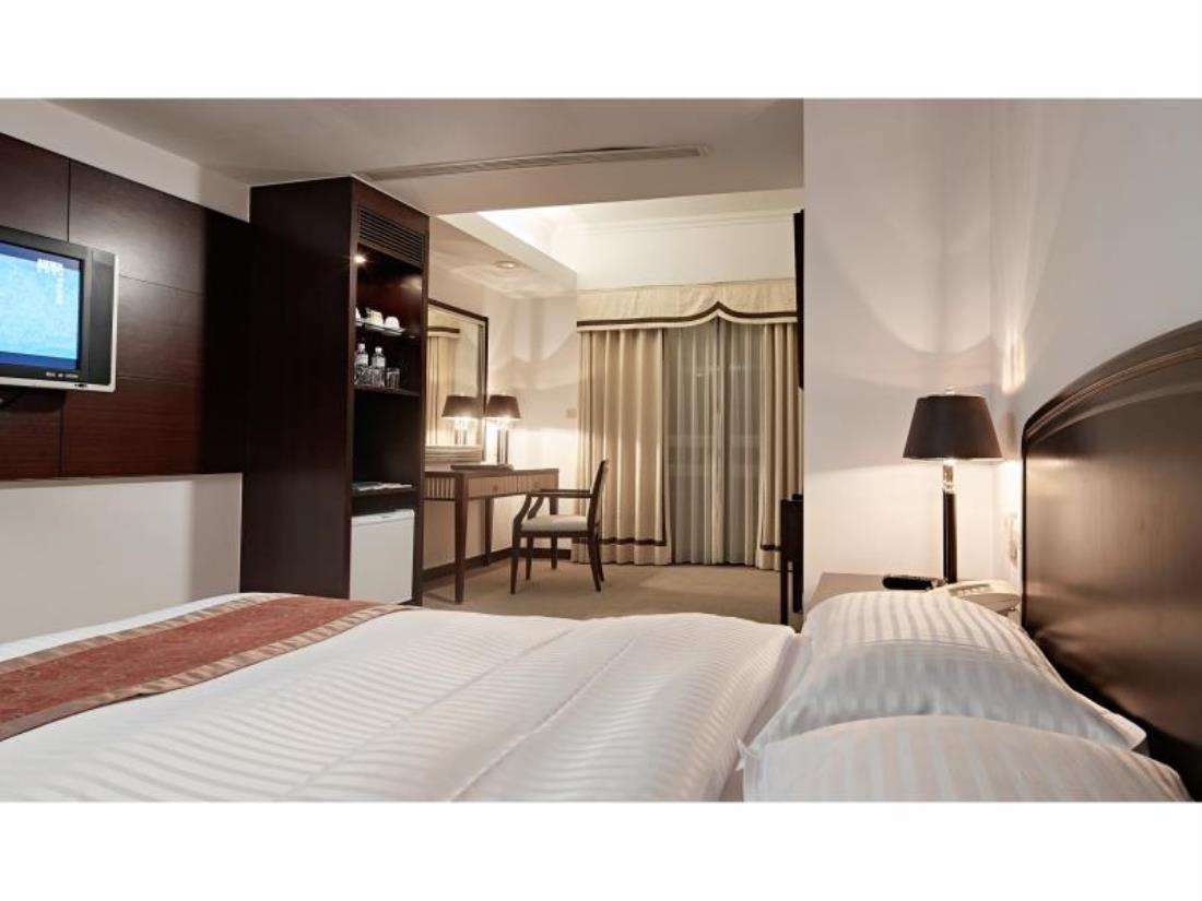 天下大飯店(La Plaza Hotel)