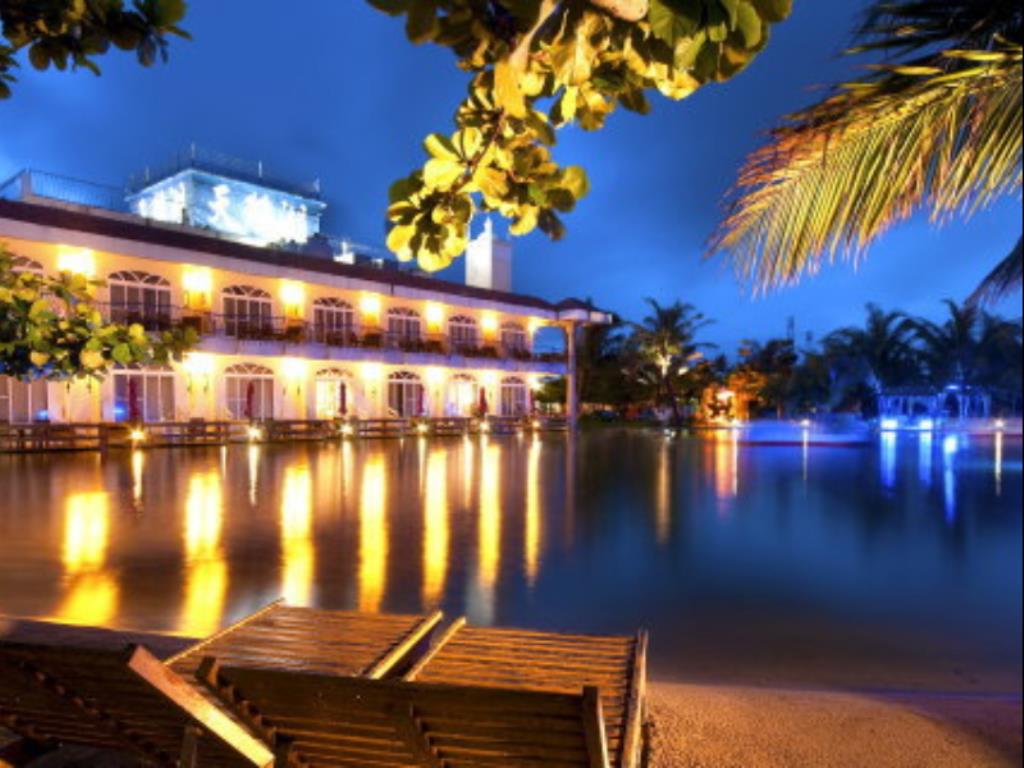 天鵝湖湖畔別墅飯店(Swan Lake Villa Resort)