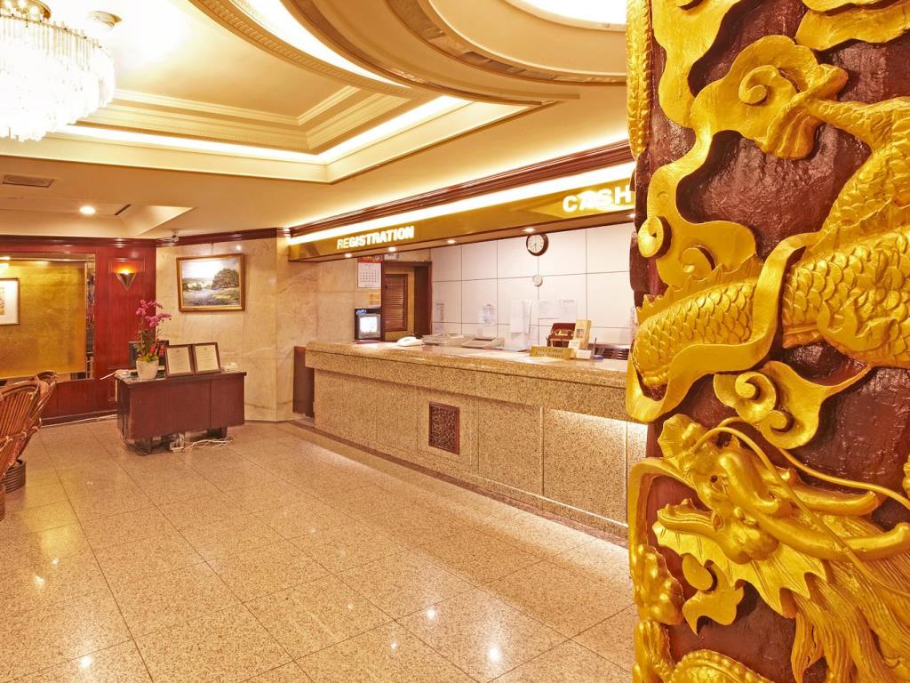國王大飯店(Emperor Hotel)