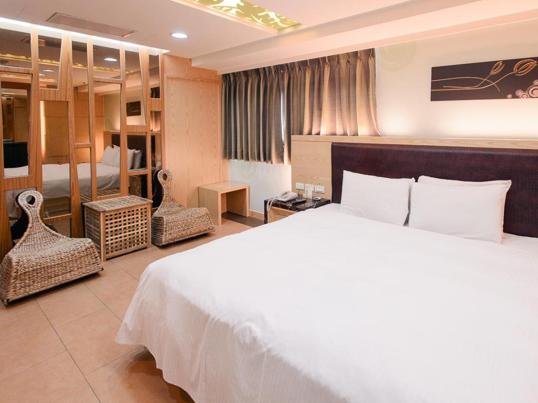 v(Beethoven Express Hotel)