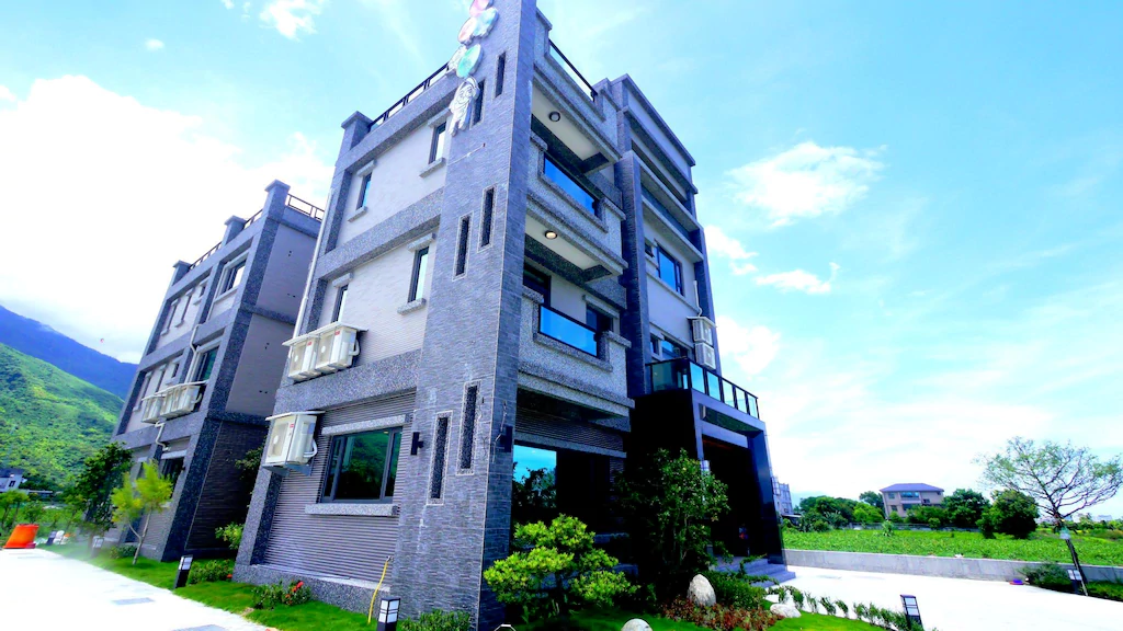 久六庫豬&豐野民宿(96 Cool Pig Hotel)