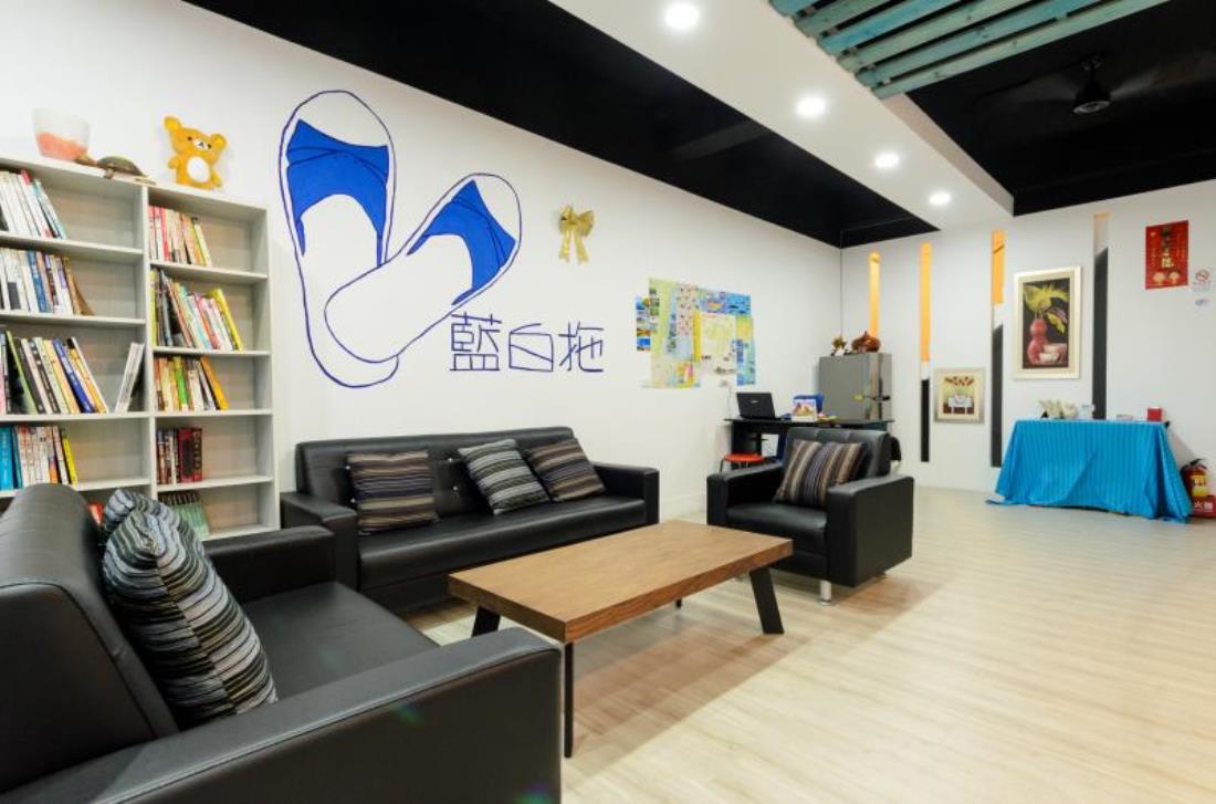 藍白拖火車站民宿(Lanbaitou Train Station Hotel)