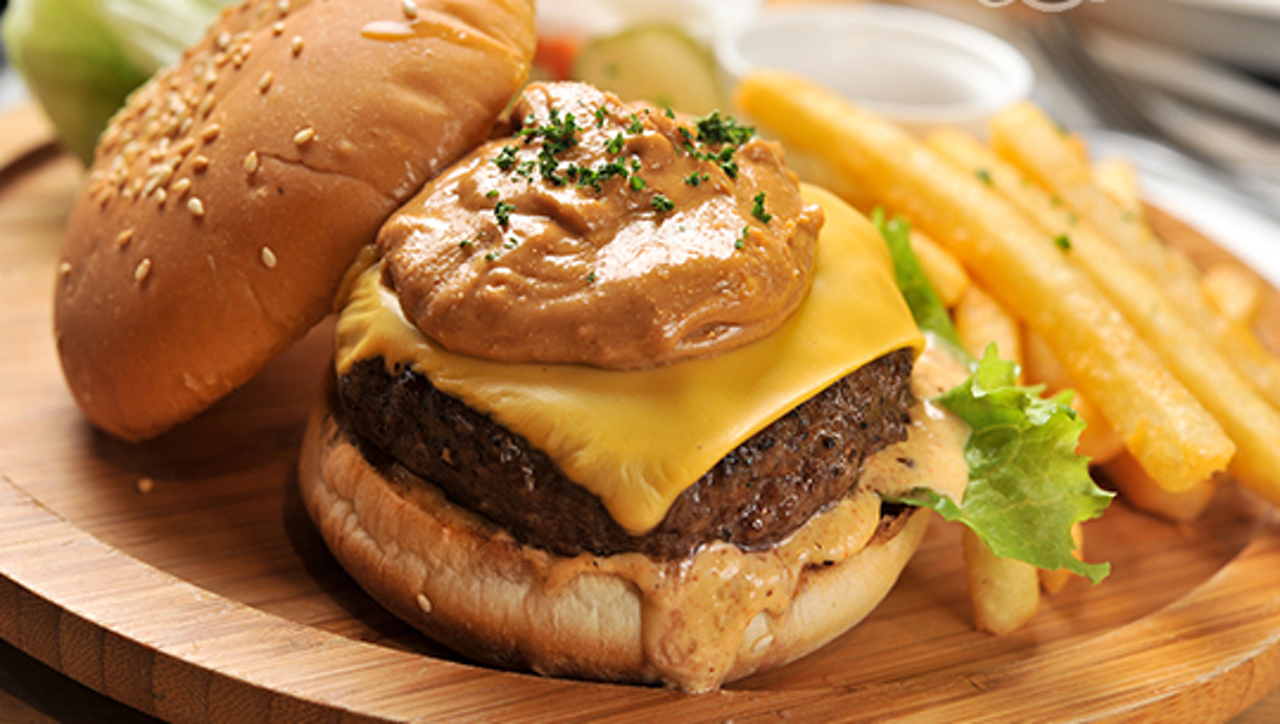 哇靠炭火牛排漢堡 plus(廟口店)