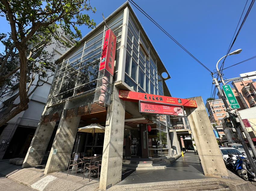 鼎王麻辣鍋公益店，麻辣鍋底無限續，麻香四溢的味蕾享受｜內含菜單｜台中火鍋