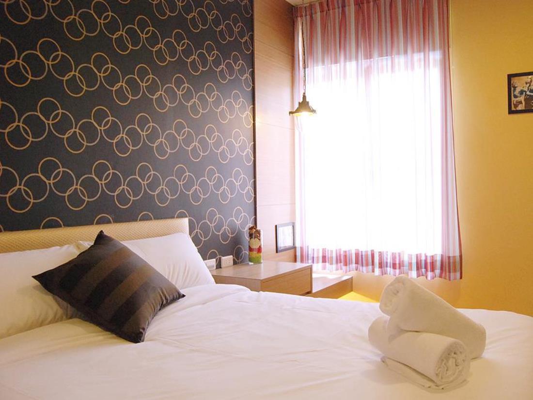 六合-八扇門住宿(8 Door Guest House)