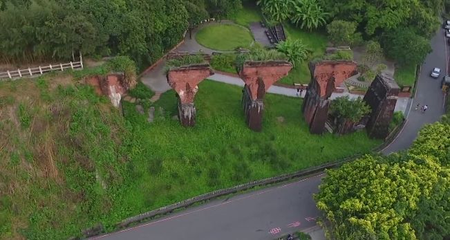 魚藤坪斷橋(龍騰斷橋)