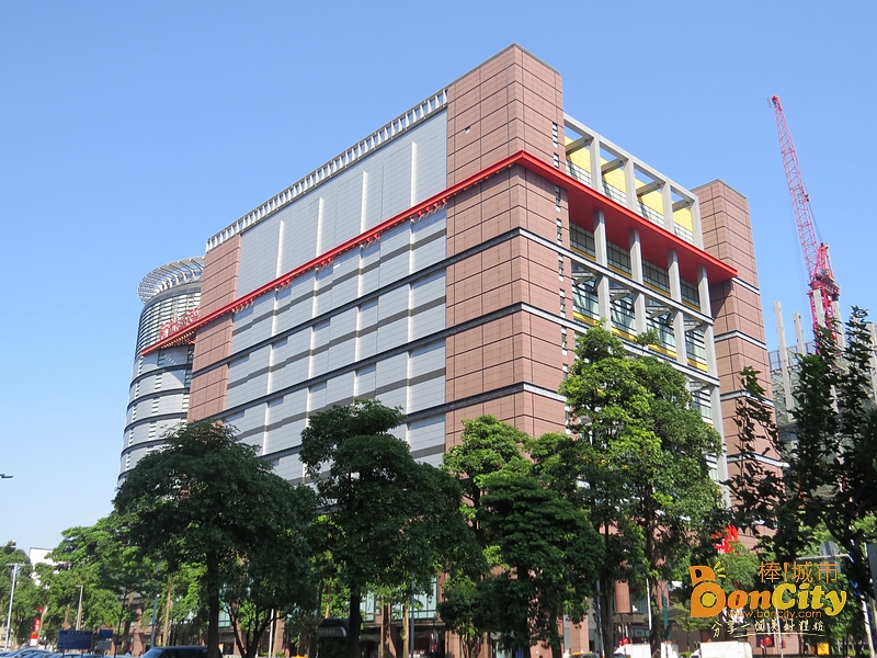 新光三越百貨公司(中港店)