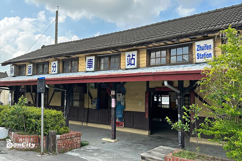 鐵路海線追分車站，百年木造日式建築車站，那些年一起追分成功車票的青春時光｜台中大肚景點