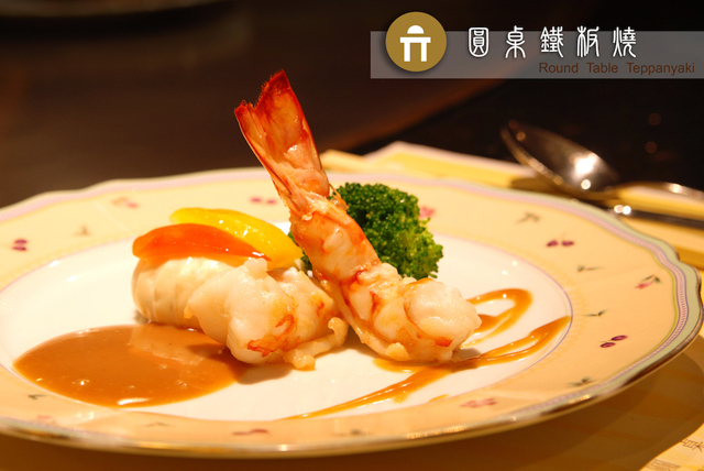 圓桌鐵板燒涮涮鍋(鐵板燒區)