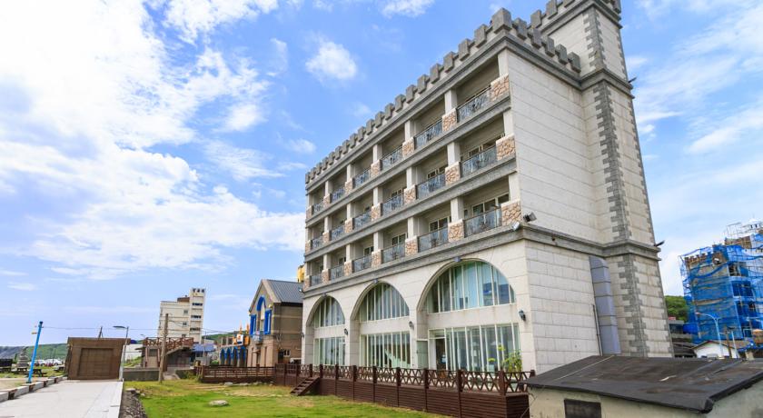 旭日會館 (Sunrise Hotel)