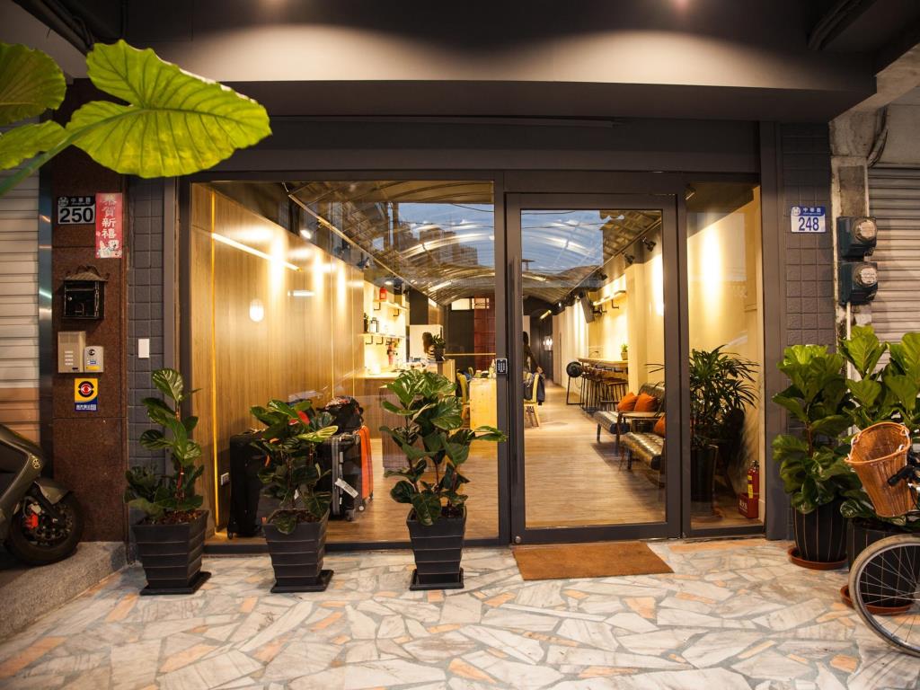 洞屋青年旅店(Cave Hostel)