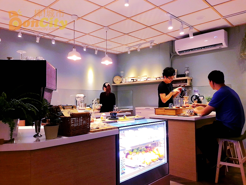 Yasumi cafe(台中南區咖啡甜點下午茶)