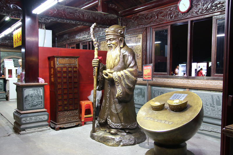 新北烘爐地南山福德宮