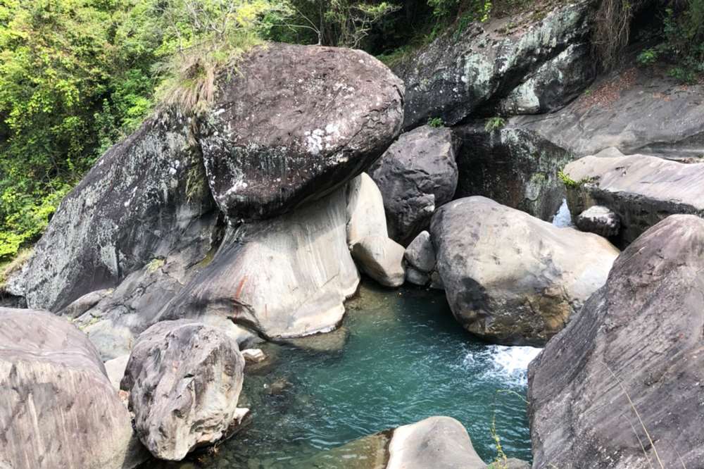 新竹尖石鄉青蛙石天空步道(青蛙石瀑布)